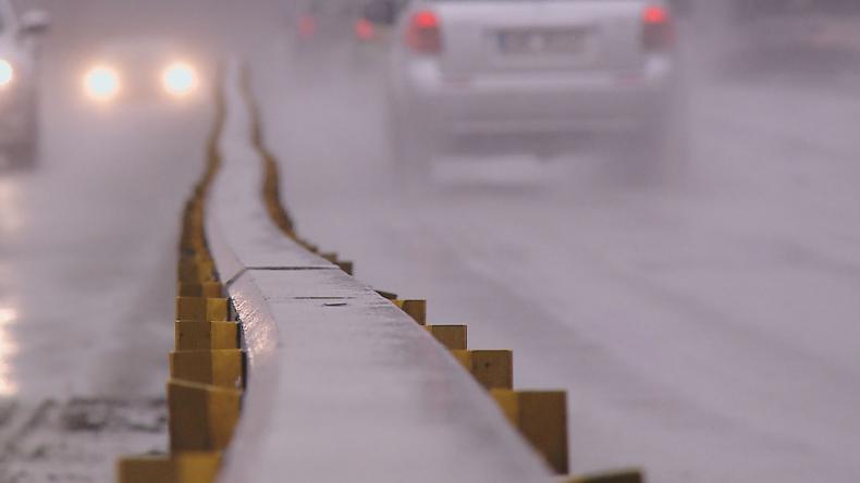 GDDKiA testuje barierki na wiadukcie w Rumi