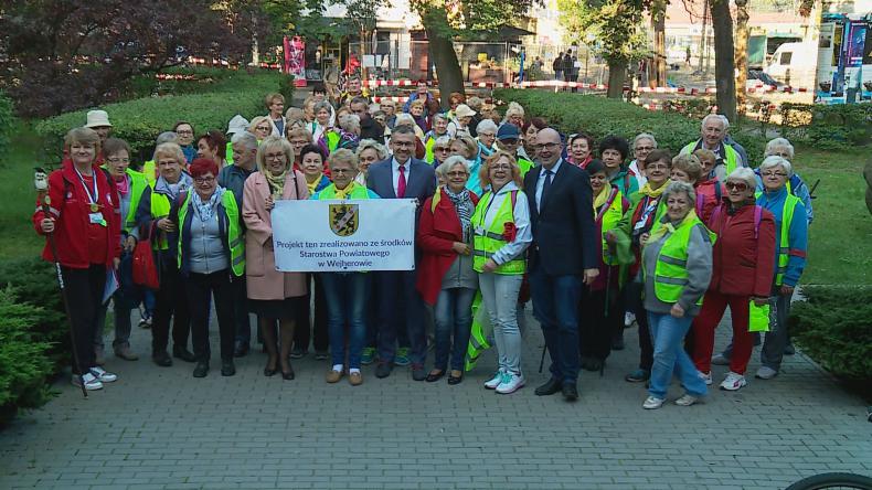 Seniorzy z powiatu podróżują wspólnie