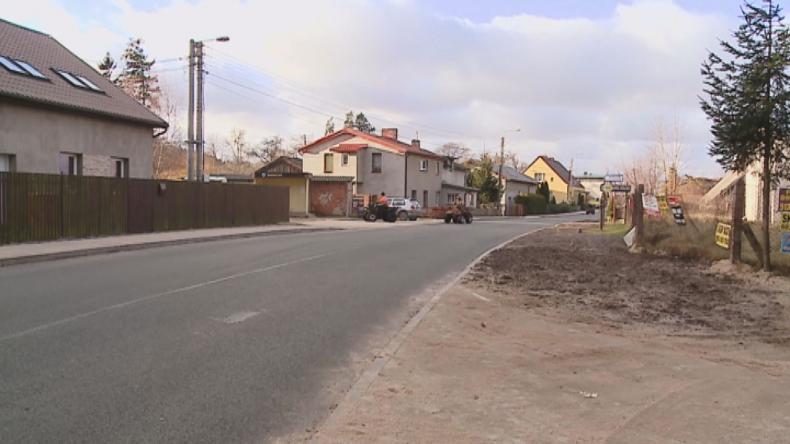 Nowy asfalt, chodniki i kanalizacja