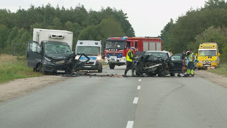 Zderzenie dwóch aut – lądował śmigłowiec