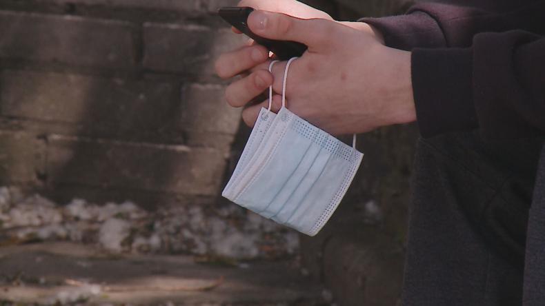 Policja upomina i nakłada mandaty w związku z COVID-19