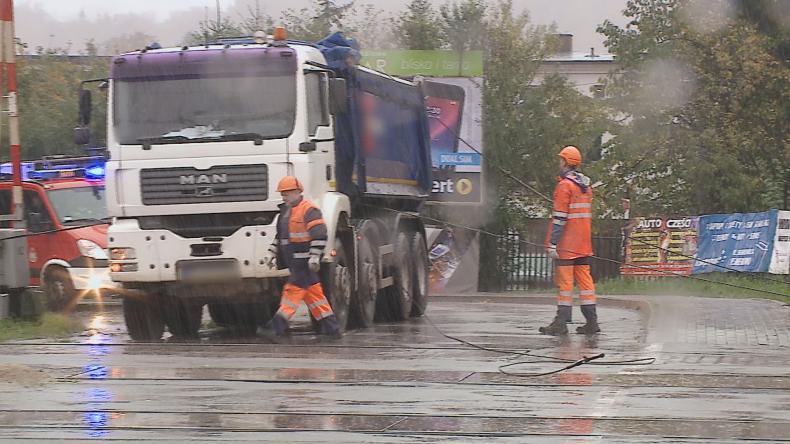 Ciężarówka zerwała sieć trakcyjną w Wejherowie