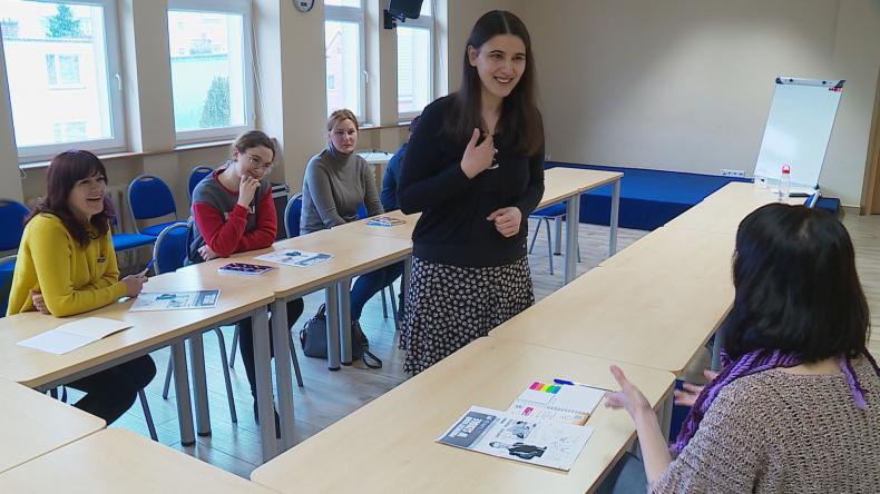 W bibliotece uczą uchodźców języka polskiego