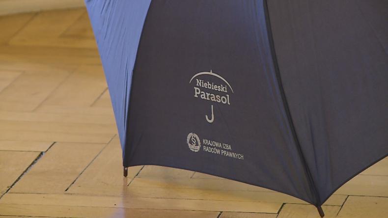 140 osób pod „Błękitnym Parasolem”