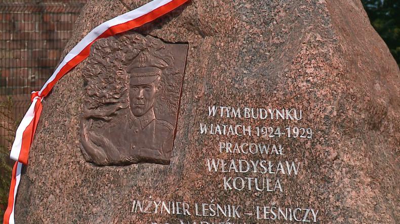 Odsłonięcie tablicy Władysława Kotuli w Helu