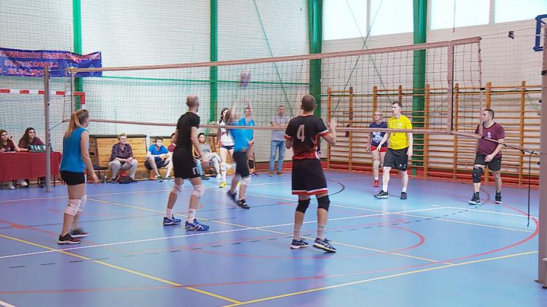 Samorządowcy walczyli o tytuł najlepszych siatkarzy