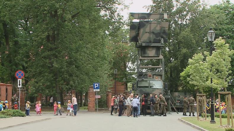 Armaty przeciwlotnicze, musztra itp. czekały dziś na dzieci w jednostce WP
