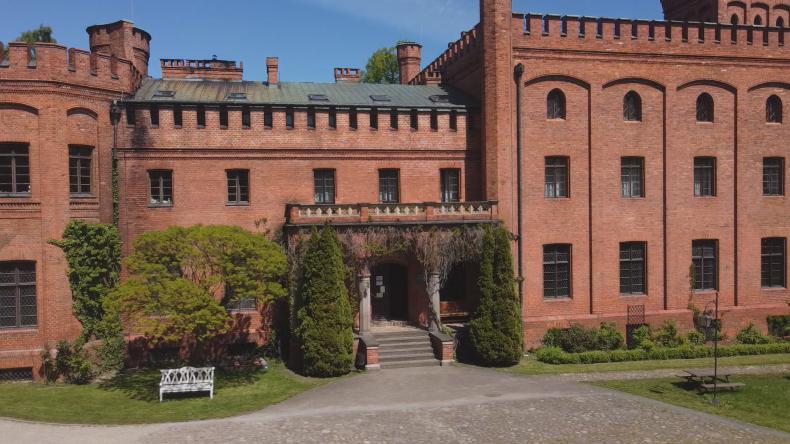 Poznaj pałace i dwory północnych Kaszub