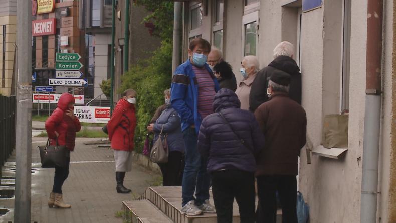 Tłumy w kolejkach po nowe fryzury