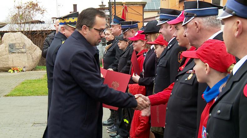 Najmłodsi i najstarsi strażacy dostrzeżeni przez rząd