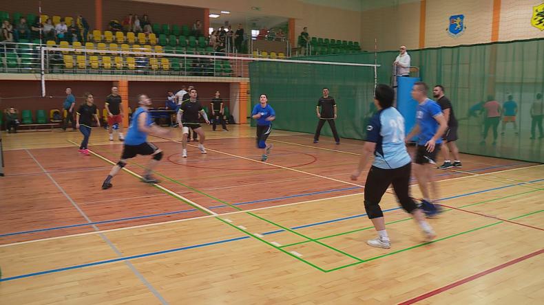 Puccy nauczyciele spotkali się na boisku