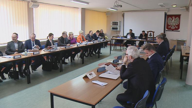 Inwestycje zdominowały sesję powiatu puckiego