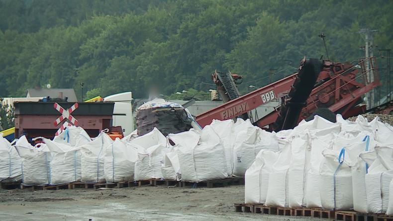 Skończyła się umowa, a skład węgla dalej pracuje