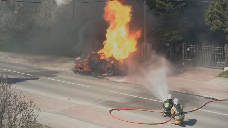 Niebezpieczny pożar osobówki z instalacją gazową