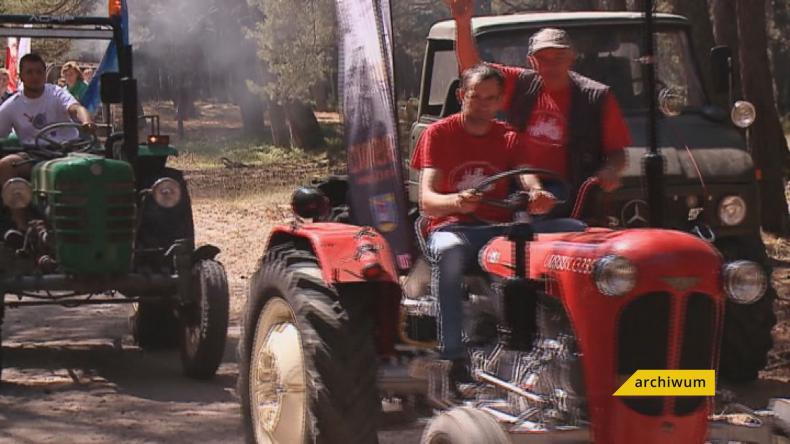 Zabytkowe traktory jadą wzdłuż wybrzeża, będą także w Stilo