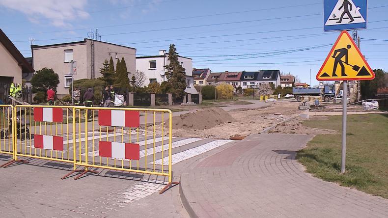 Kolejna redzka ulica przechodzi remont