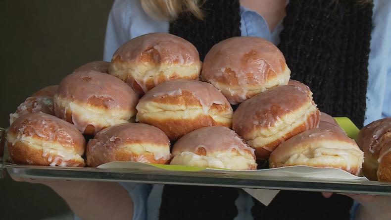 Pączki w domach, urzędach i cukierniach
