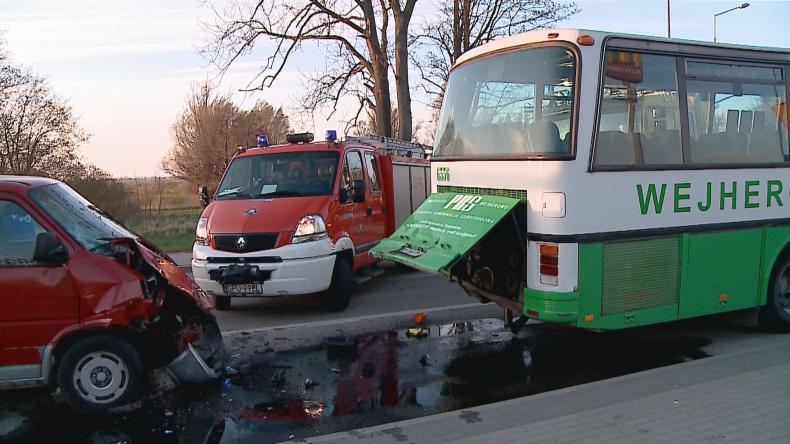 Wjechał w autobus, zginął na miejscu