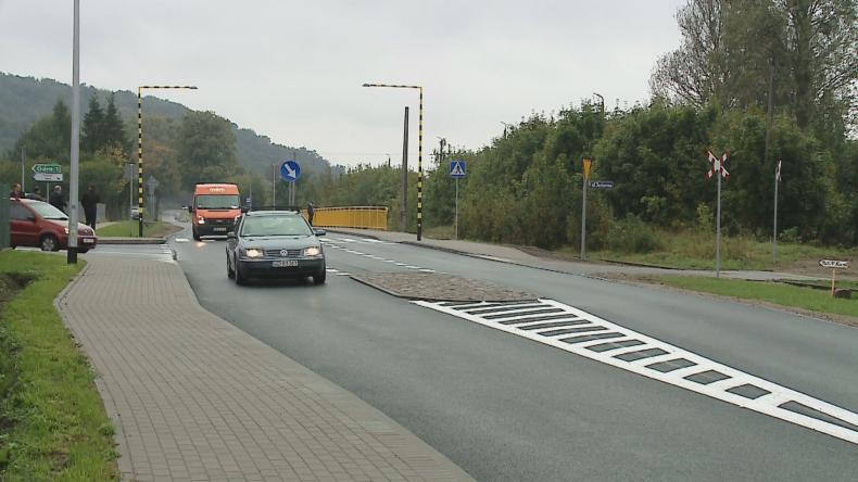 Góra: przejście dla pieszych dobrze doświetlone