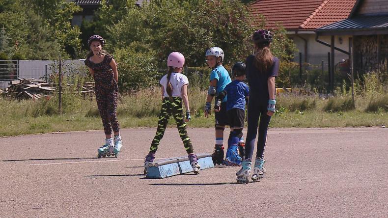 Pogoda sprzyja, wakacje spędzają na rolkach