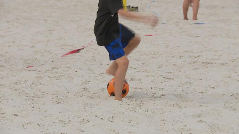 Piłkarskie emocje na plaży w Dębkach