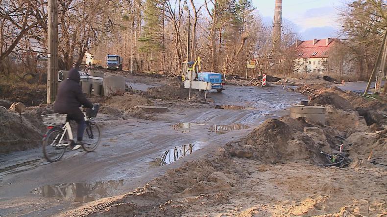 Utrudnienia na Przemysłowej dłużej niż zapowiadano