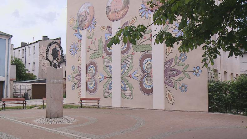 Kaszubski mural w sercu miasta. To obrazy z historią