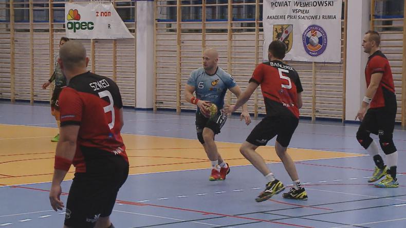 Tytani po walce przegrali batalię o fotel lidera