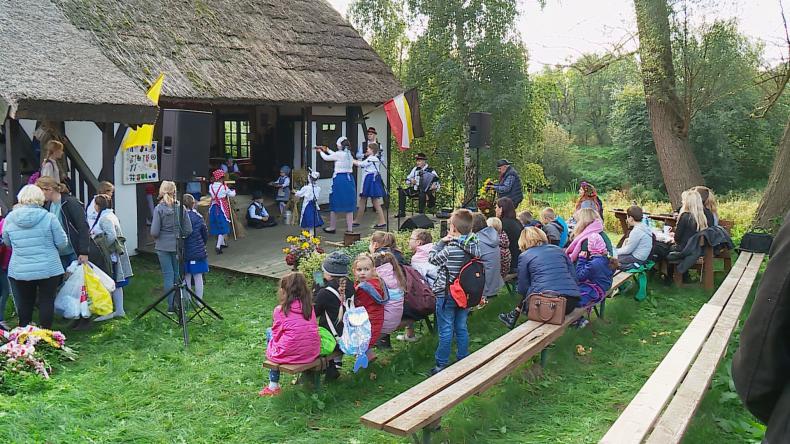 Młodzi twórcy regionalnej kultury w Wierzchucinie
