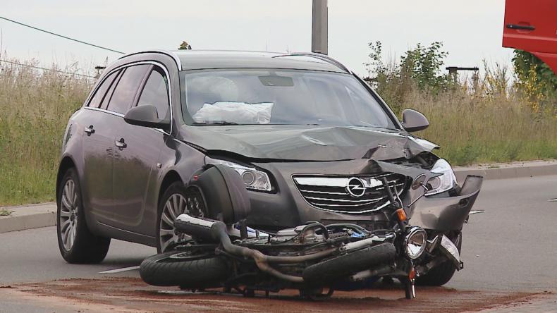 Samochód uderzył w motocykl – ranne dwie nastolatki