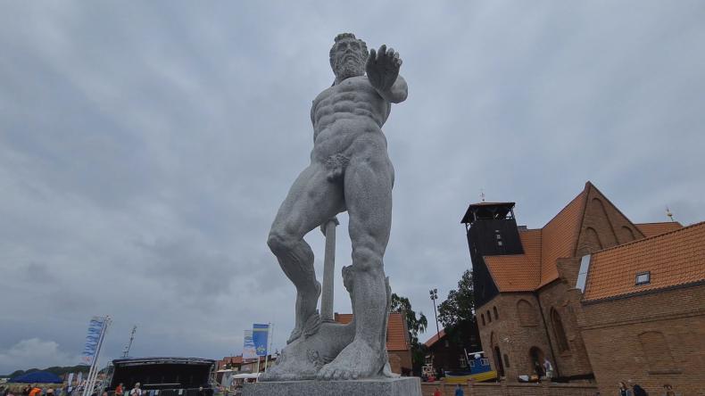 Helski Neptun chwilowo bez przyrodzenia