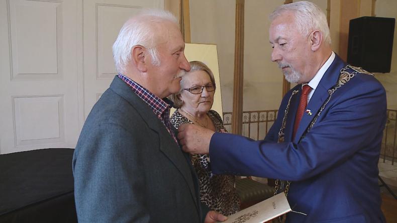Kolejne pary z Medalami Róży